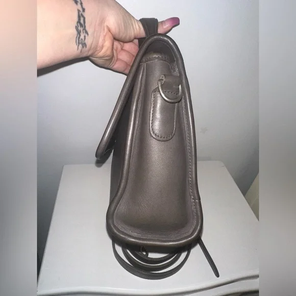 Vintage Coach Court in Dark Grey! - Picture 4 of 9